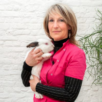 Dr. Sara Van Cauwelaert De Wyels - Specialist tandheelkunde en mondchirurgie van gezelschapsdieren