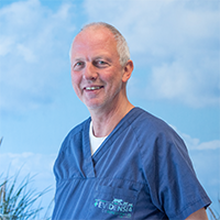 Frans Knaake - Dierenarts Specialist Tandheelkunde